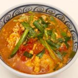 チャルメラ宮崎辛麺で作るトマト辛麺！袋麺のかんたんアレンジレシピ