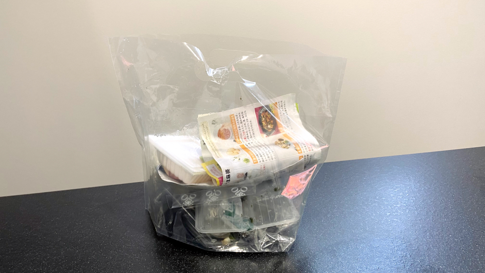 オイシックス ミールキットの外袋 ゴミ袋として活用