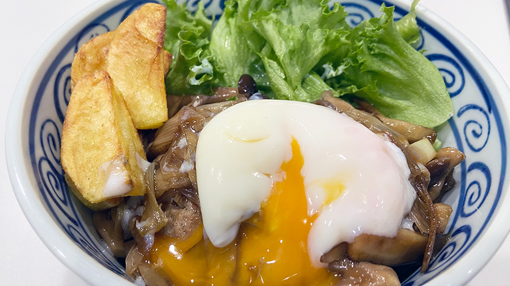 野菜ですき焼き風！温玉バーグボウル