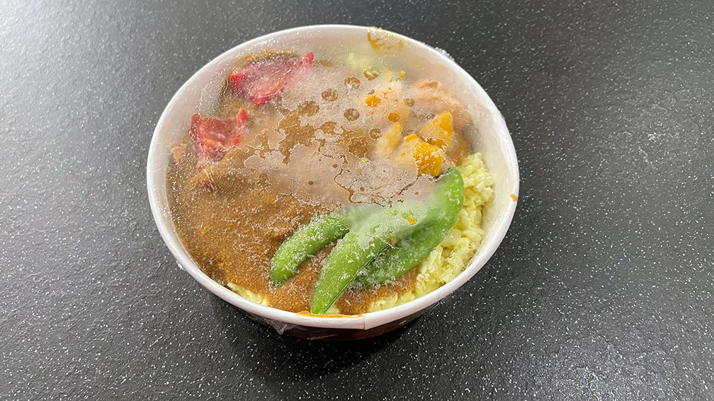 コープデリ 彩り野菜の入ったごろっとチキンカレー 温め前