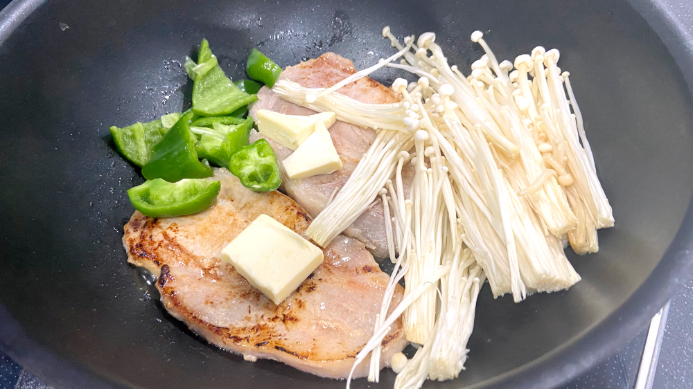 ヘルスケアKit Oisix 豚肉を蒸し焼きにする