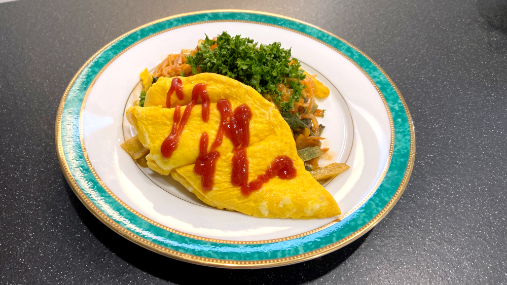 ナポリタンにオムレツを添えて
