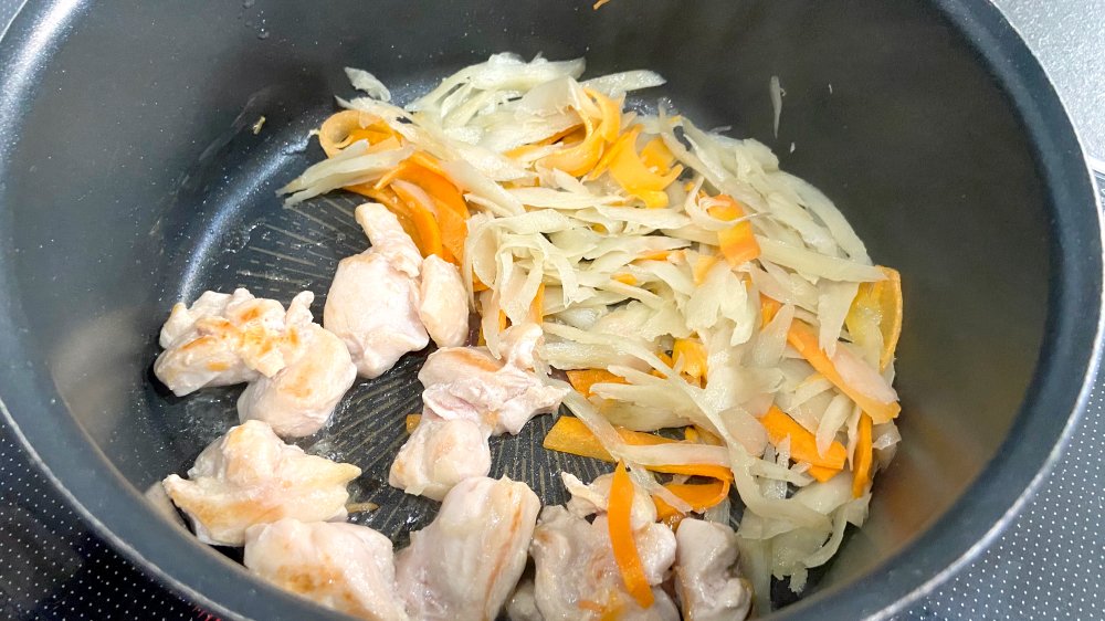 鶏肉野菜を炒める