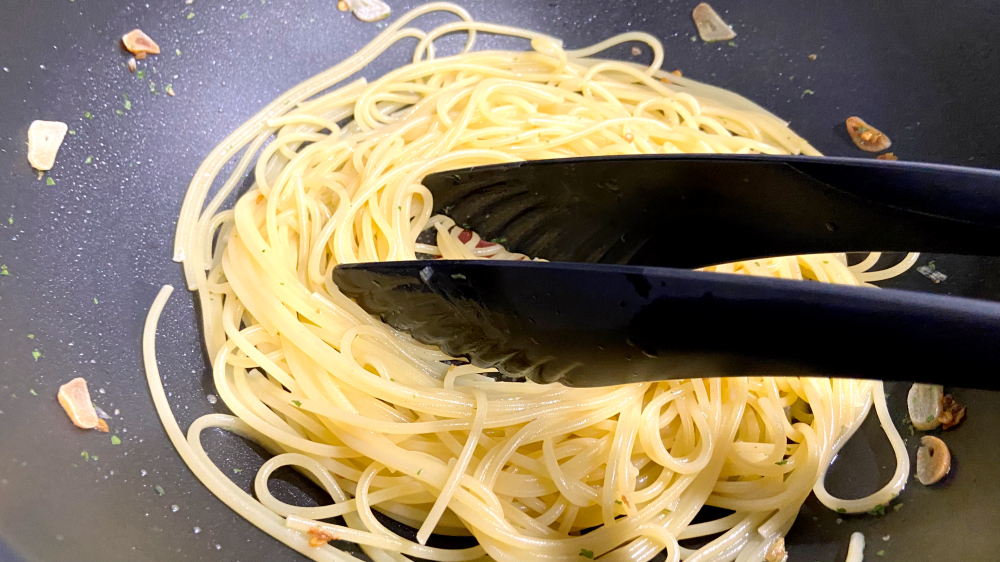 ペペロンチーノを作る