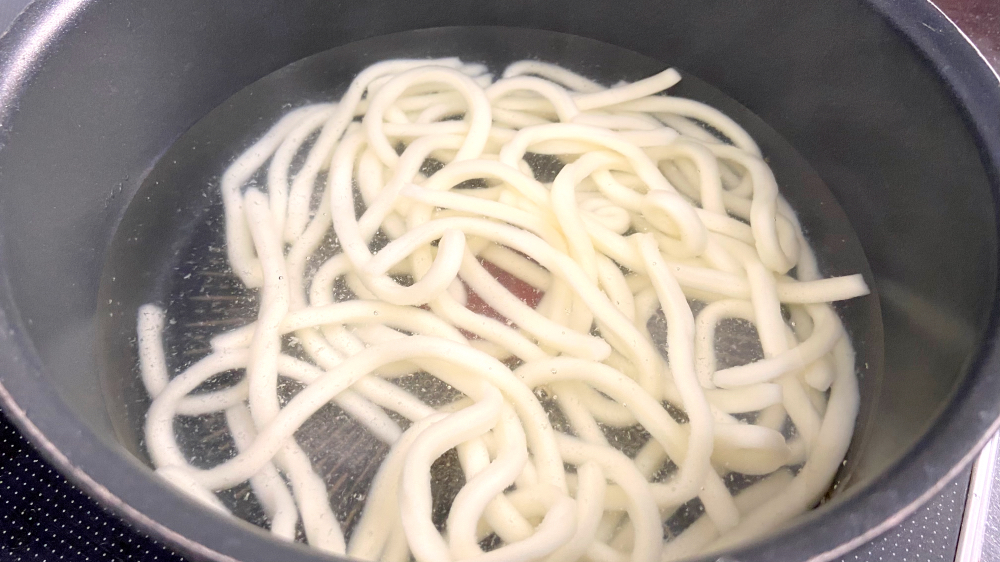 パルシステム　産直小麦の冷凍うどん　鍋で茹でる