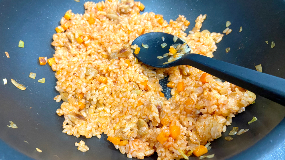 生活クラブのウインナーとケチャップでケチャップライスを作る