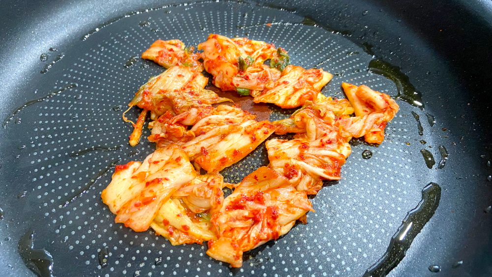 キムチを炒める