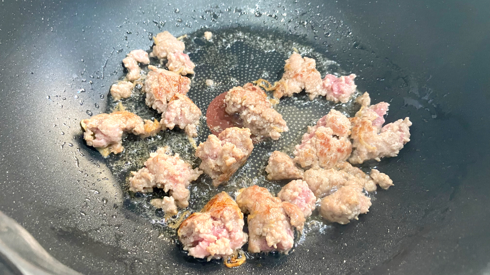 ひき肉を炒める