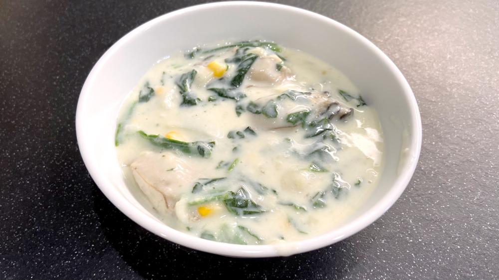 カキとほうれん草クリーム煮