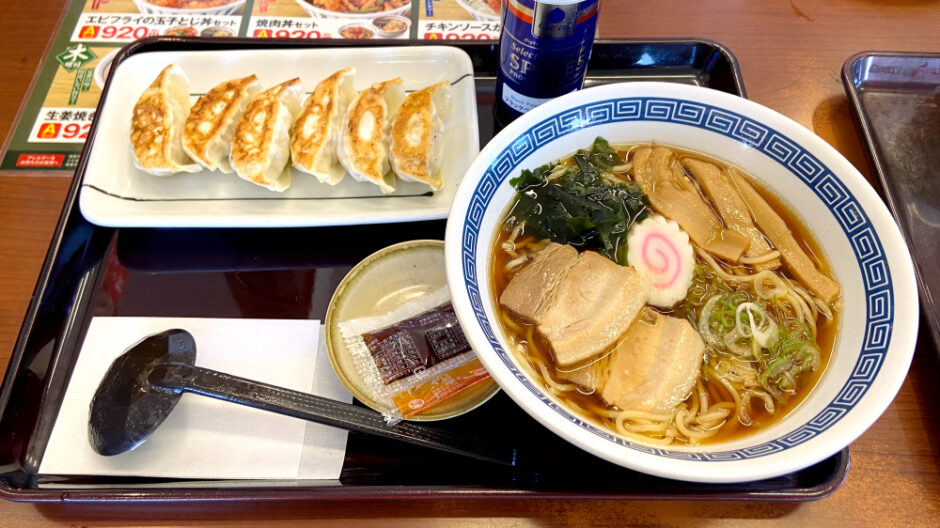 山田うどん食堂 昔ながらのしょうゆラーメン 餃子