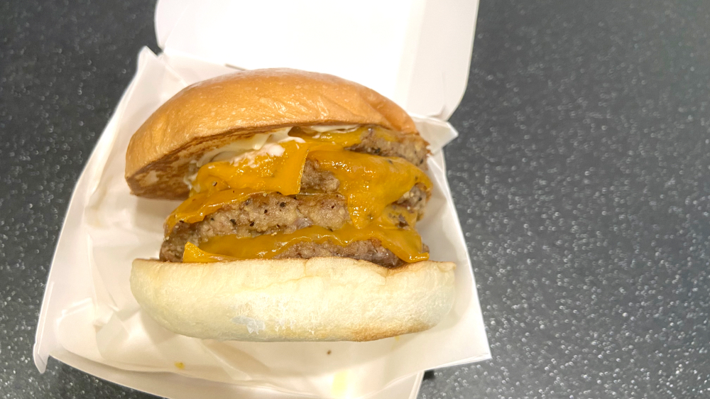 キング絶品チーズバーガー