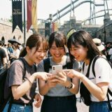 ユニバ待ち時間を楽しく過ごしている様子