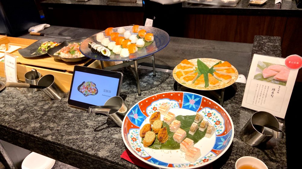 ザホテル山楽金沢 朝食ブッフェ 寿司刺身コーナー