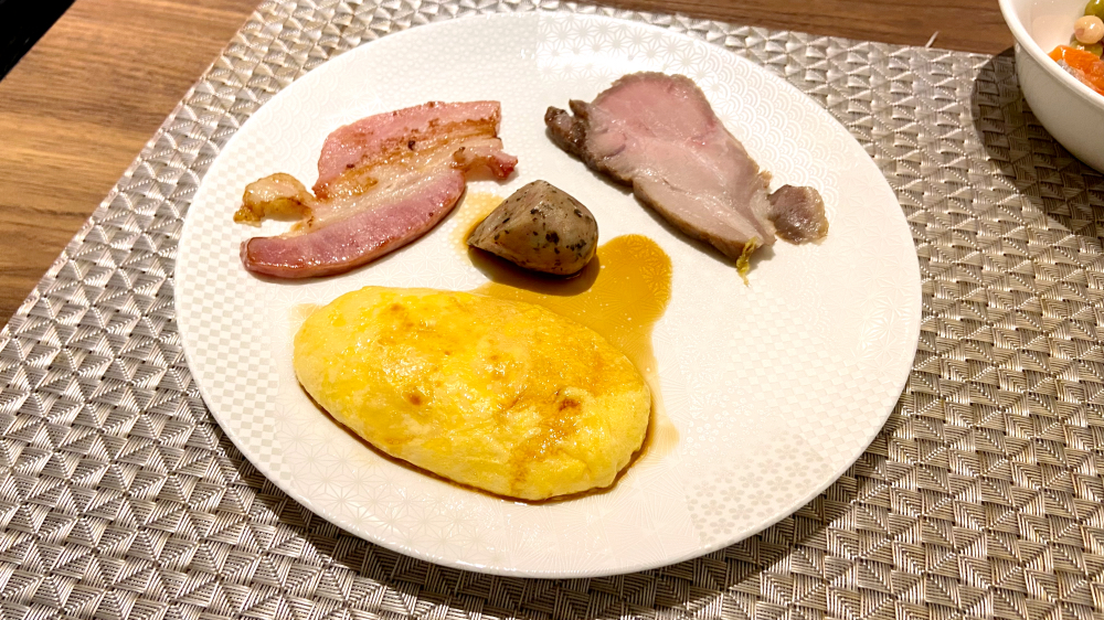 ザホテル山楽金沢 朝食ブッフェ 　肉とオムレツ