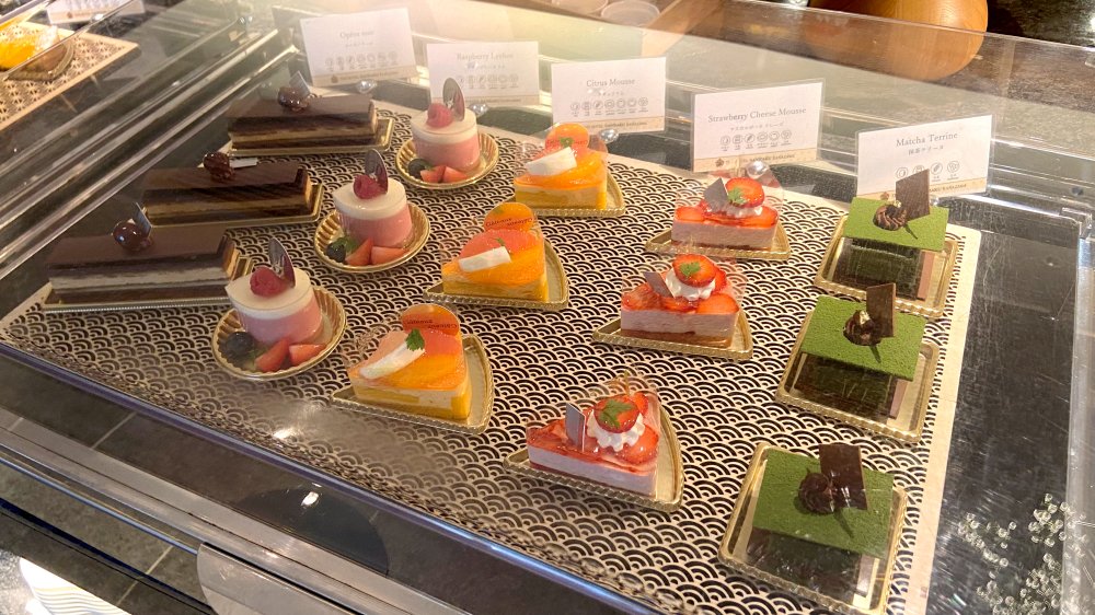 ザホテル山楽金沢 クラブラウンジのケーキ