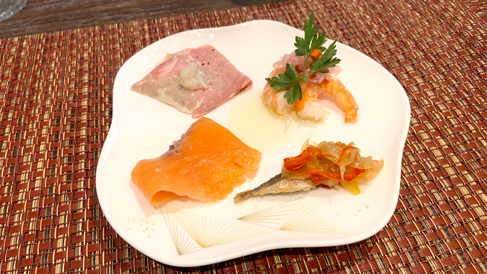 ザホテル山楽金沢 クラブラウンジ カクテルタイム 料理 盛り合わせ