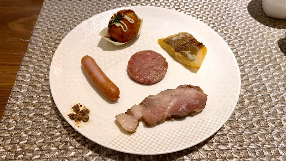 ザホテル山楽金沢 朝食ブッフェ たこ焼き 焼き魚 ハム